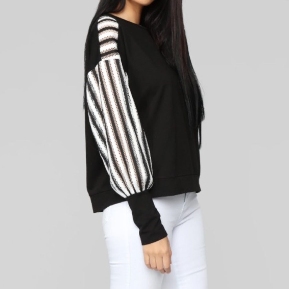 NWT- FASHIONABLE BLACK AND WHITE SWEATSHIRT. - Picture 5 of 5
